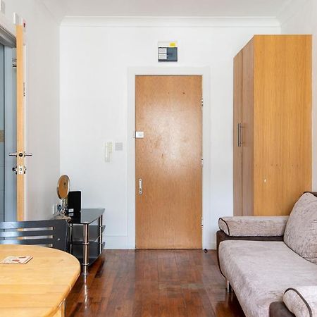 London Central Studio Luaran gambar